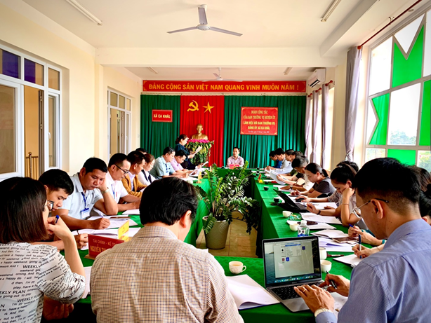 Đoàn công tác số 2 của Huyện uỷ làm việc với Đảng uỷ xã Ea Khăl.